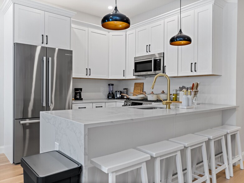 Building Photo - 566 Dorchester Ave