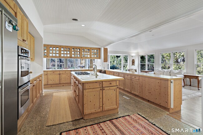 Building Photo - 6 Old Orchard Dr