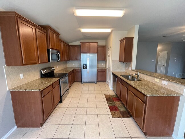 Building Photo - 6200 Suellen Ln