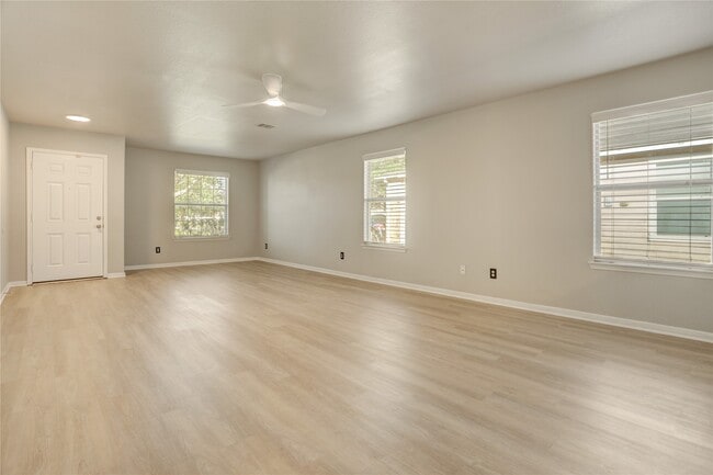 Building Photo - 822 Crabapple Way