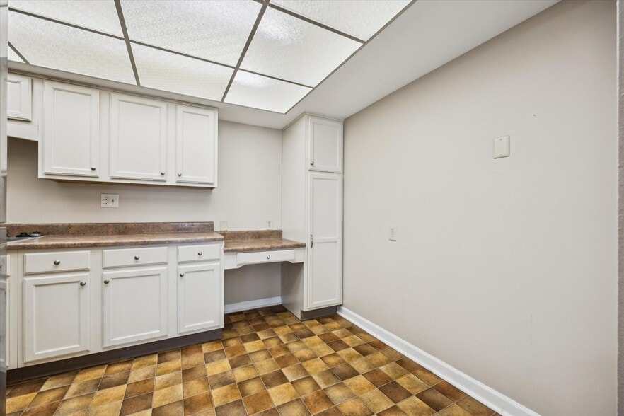 Building Photo - 4243 W Bancroft St