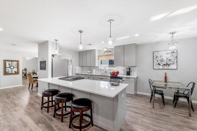 Building Photo - 2753 Larkspur Ln