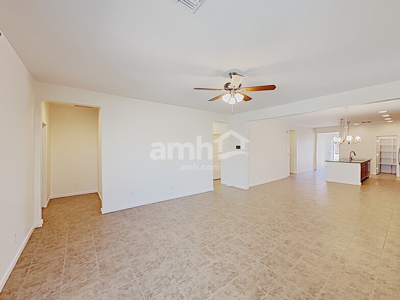 Building Photo - 492 W Tenia Trail