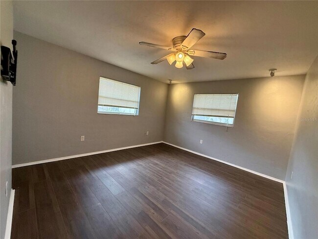 Building Photo - 2328 Cass St