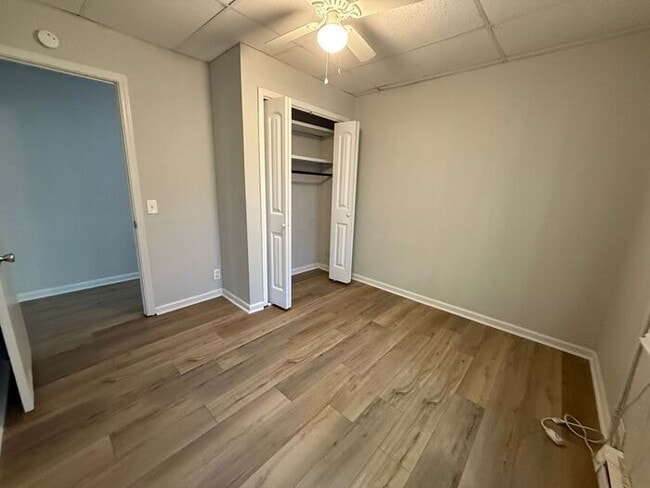 Building Photo - Renovated 4 Bedroom Duplex Unit in South Nashville - Pet Friendly!