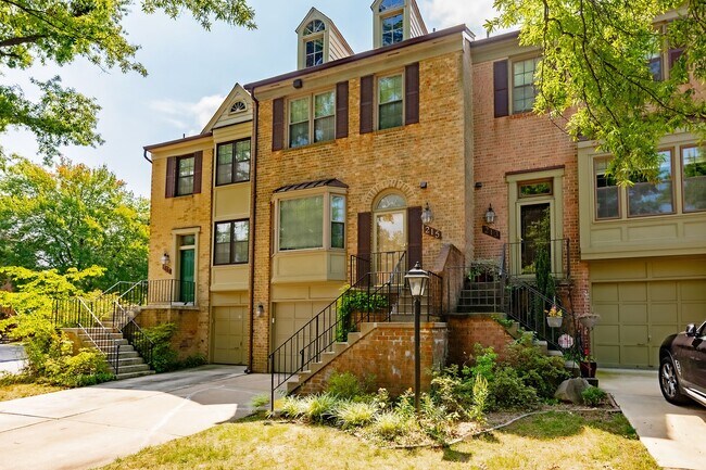 Primary Photo - Great 3br 2.5 Bath Townhome in Rockville MD
