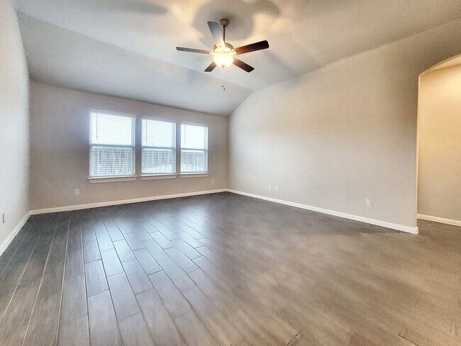 Building Photo - Beautiful Solar-Powered 4BR / 2BA Home – Big Backyard & Modern Kitchen