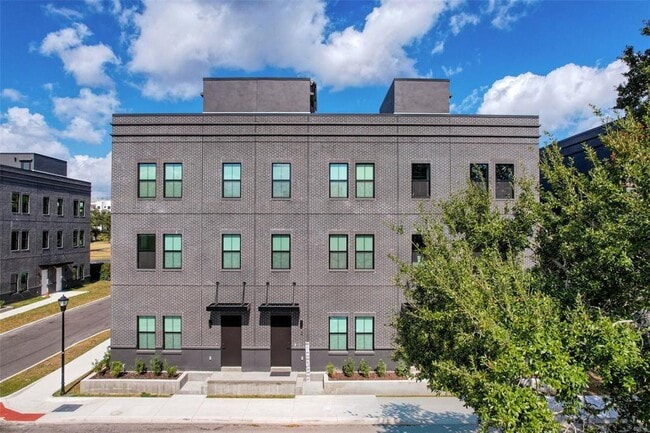 Building Photo - 1302 E Kay St