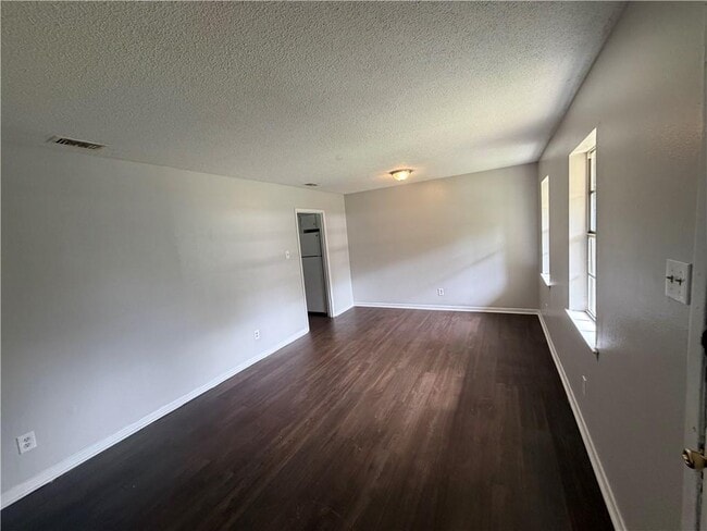 Building Photo - 3760 Alta Vista Dr