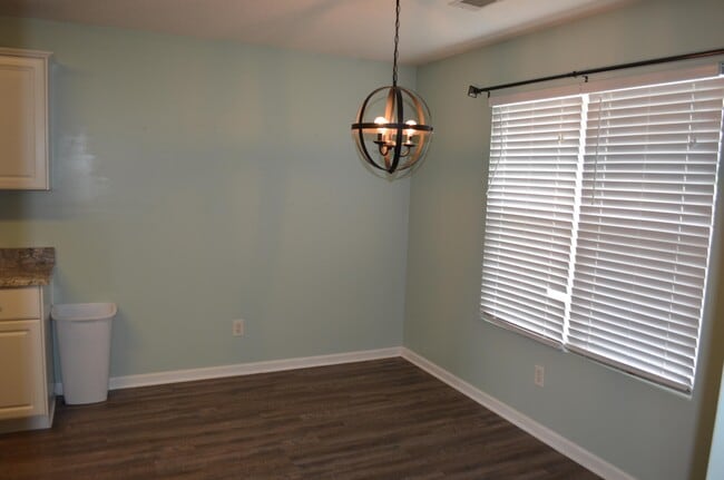 Building Photo - 638 Devon Rd