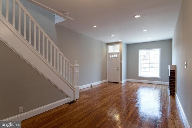 Building Photo - Charming 2 Bedroom/2.5 Bathroom Townhome in Patterson Neighborhood, MD!