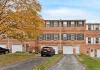 Building Photo - Available Now – Beautifully Updated 3 Bedr...