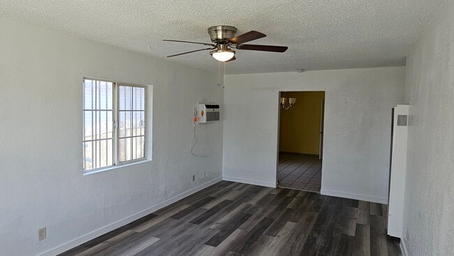 Building Photo - Available Now | 3 Bd 1 Ba Home in East Bak...