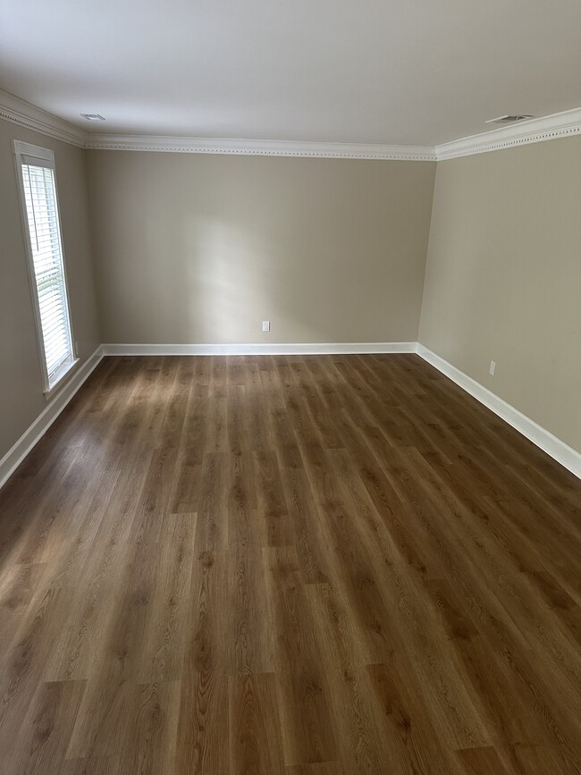 Building Photo - 110 Englewood Dr