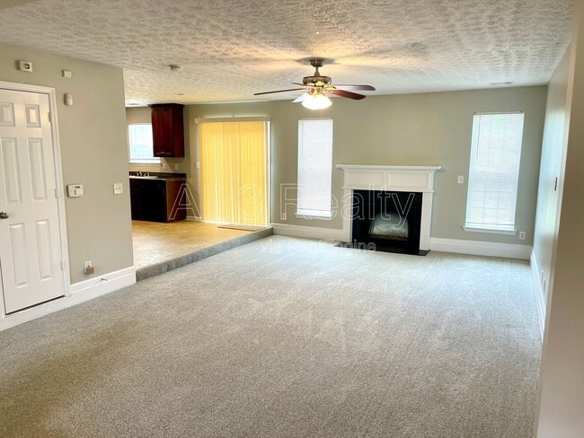 Building Photo - 225 Forrest Ln
