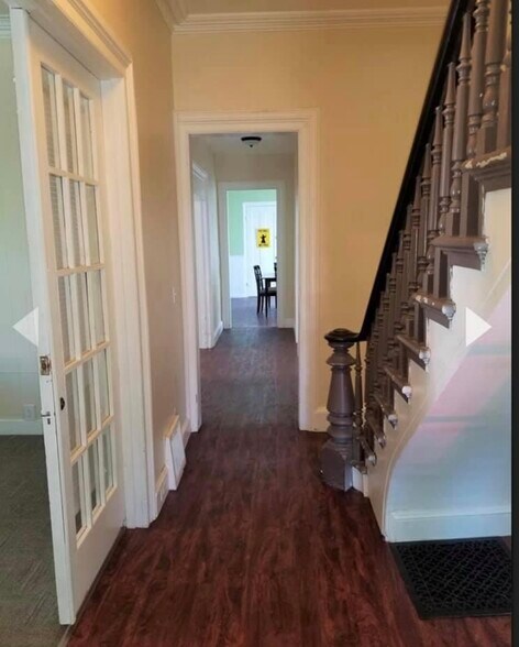 Building Photo - 80 Oak St