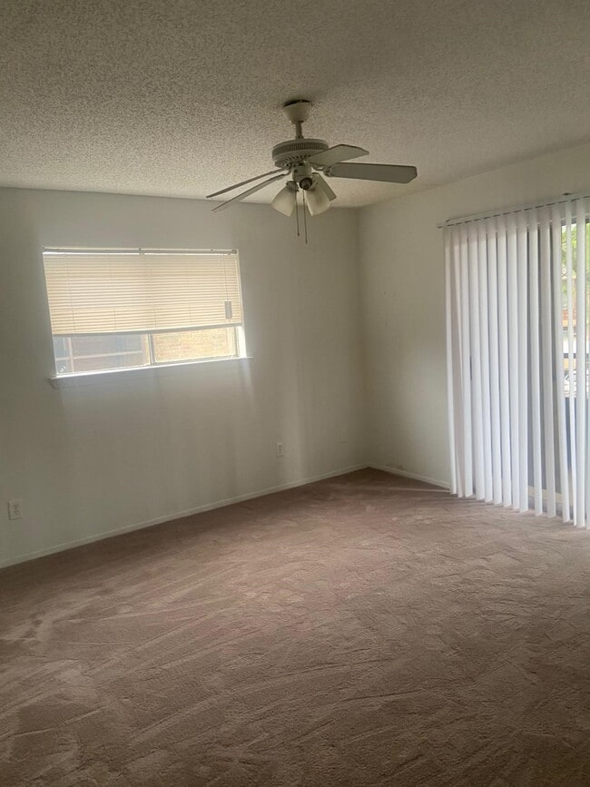 Building Photo - 10555 Turtlewood Ct