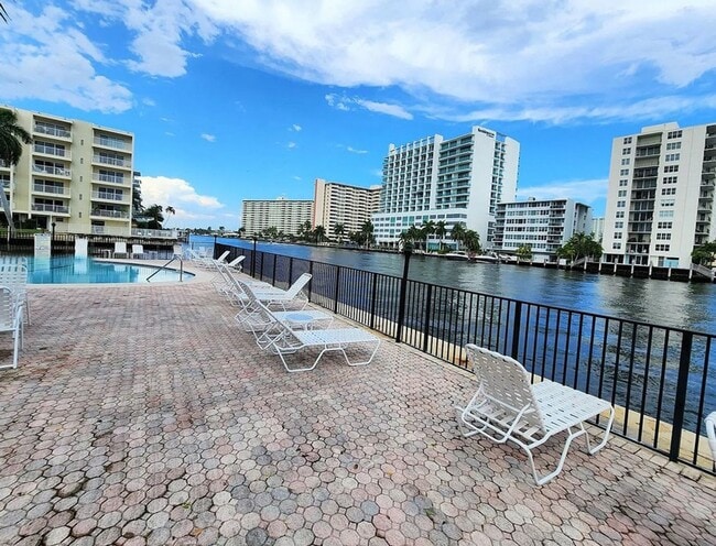 Building Photo - Charming 1-Bedroom Apartment Near Intracoa...