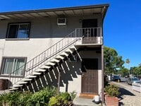 Building Photo - 1146 W Hamilton Ave