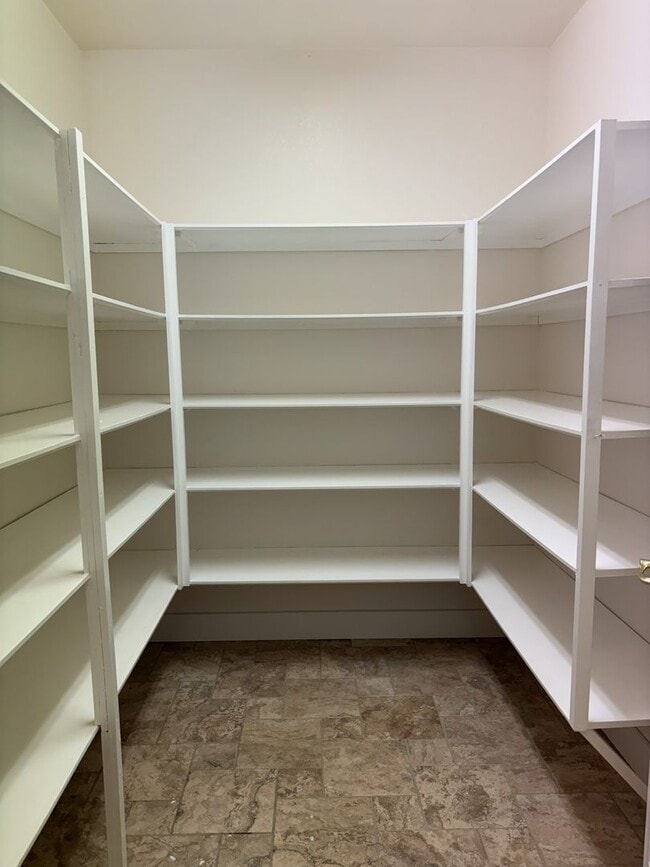 Building Photo - Corner-Lot Home for Rent in Atascadero