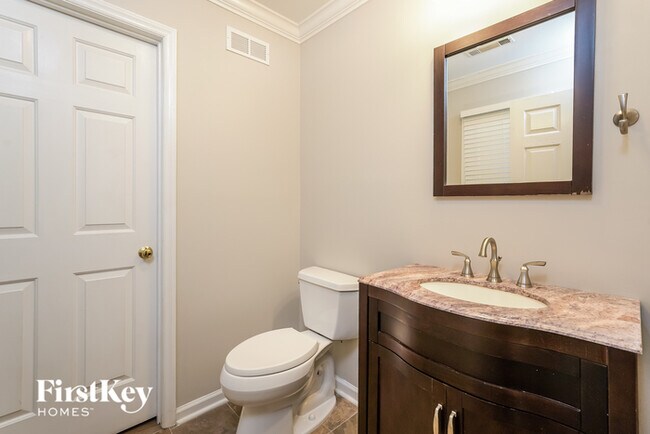 Building Photo - 790 Somerset Dr