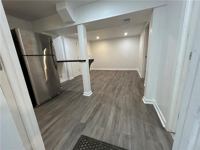 Building Photo - 1665 Avon Ave SW