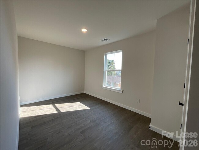 Building Photo - 130 18th St NW