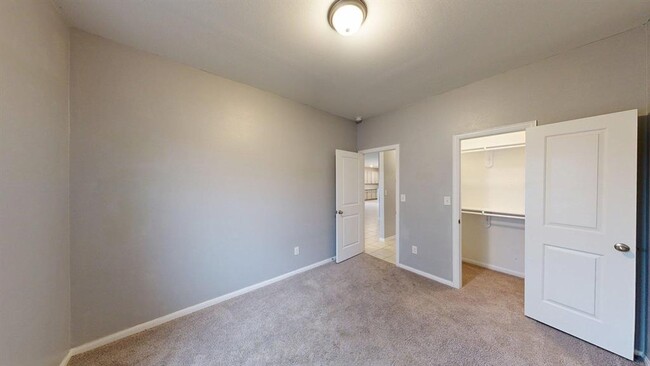 Building Photo - 7331 Parkview Dr
