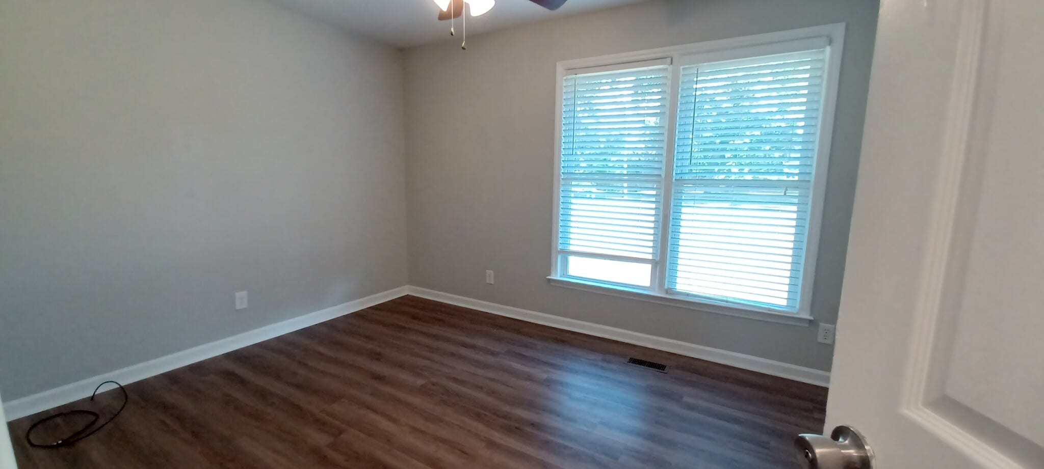 Building Photo - 206 S Hillcrest Dr