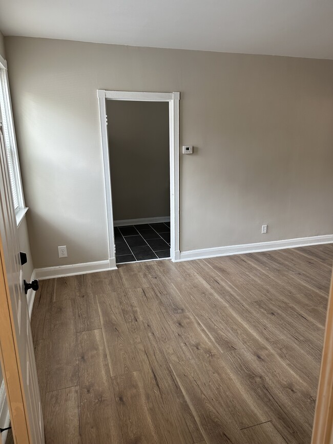 Living room - 905 Saint Dunstans Rd