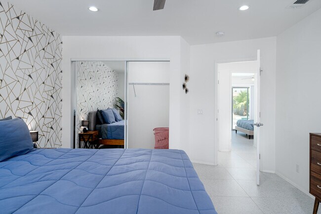 Building Photo - 2383 E Powell Rd