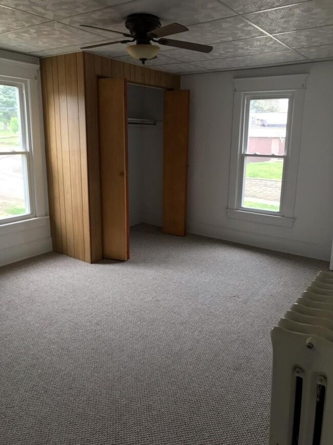 Building Photo - 3 bedrooms 2 baths