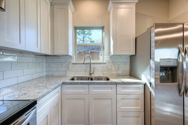 Building Photo - 9638 WARM Spgs