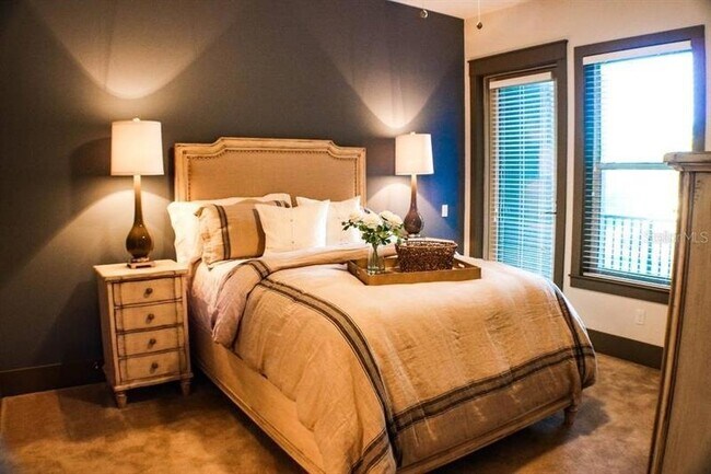 Building Photo - 1701 N Lois Ave