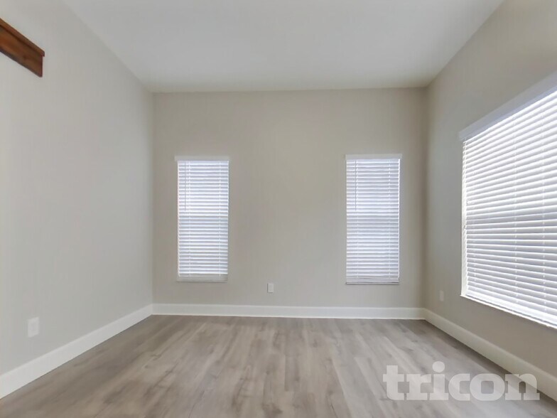 Building Photo - 1990 Turnberry Dr