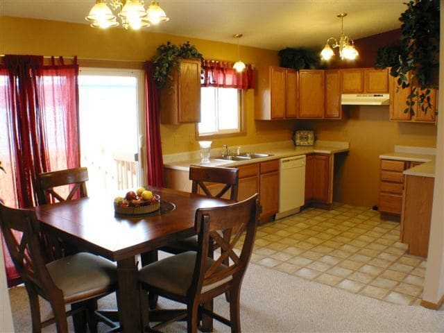 Building Photo - 4 BED | 2 BATH | SINGLE GARAGE | RAPID VALLEY