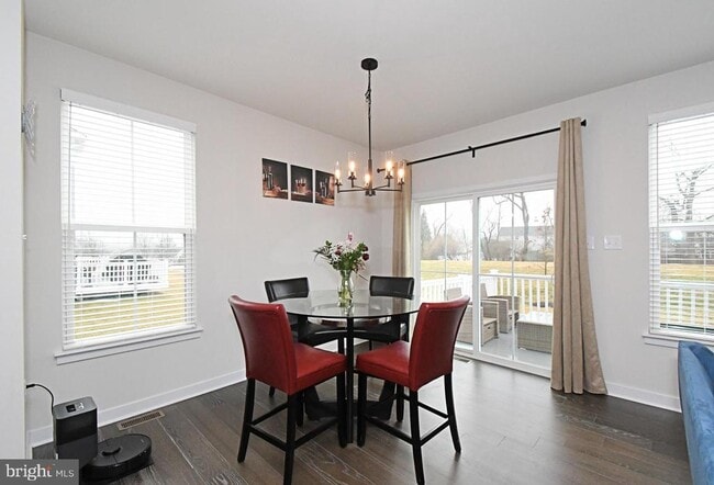 Building Photo - 500 Sterling Dr