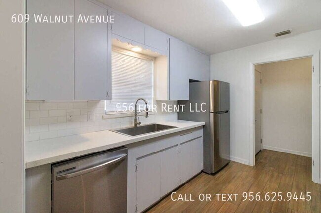 Building Photo - 609 W Walnut Ave