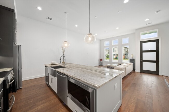 Building Photo - 2408 Gray St