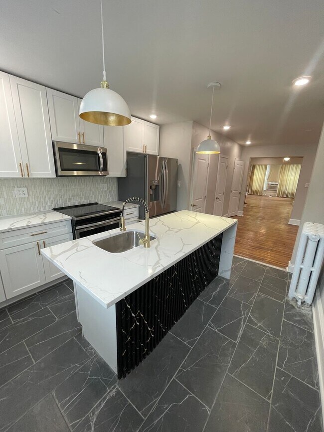 Building Photo - Spacious 3BR Rental with Finished Walk-Out Basement in Philadelphia