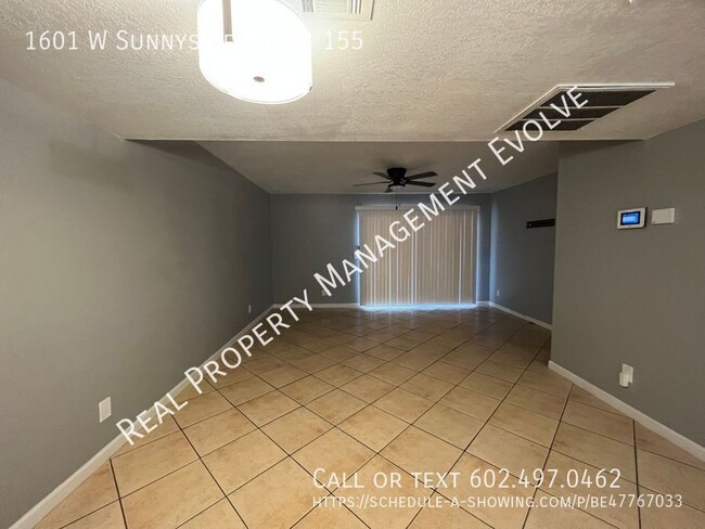 Building Photo - Cozy Phoenix Condo *MOVE-IN SPECIAL: 2 WEE...