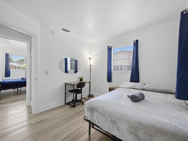 Building Photo - 4862 Andros Dr