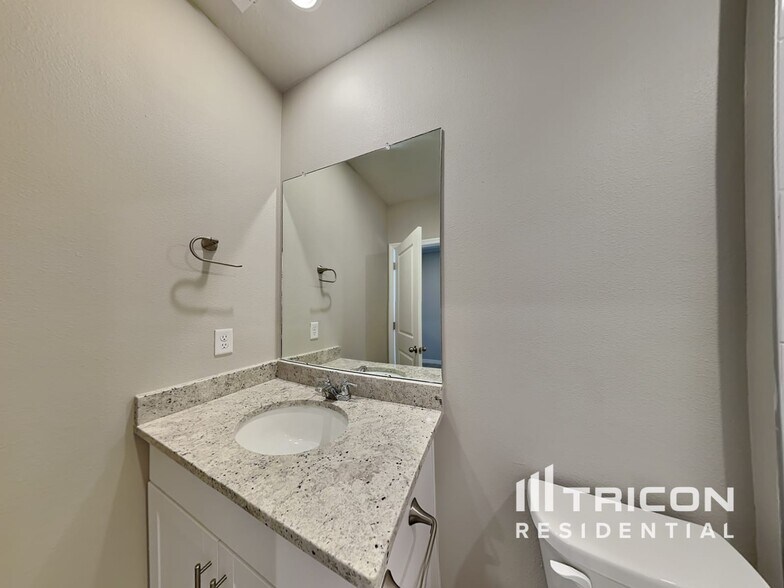Building Photo - 7107 Amelia River Dr