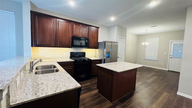 Building Photo - 10473 Pineland Dr