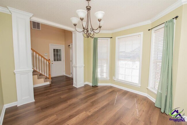 Building Photo - 122 Emberly Ln