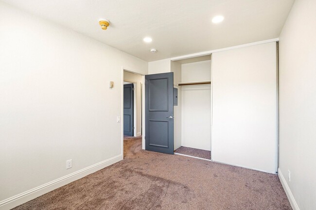 Building Photo - 308A Estrella Ave