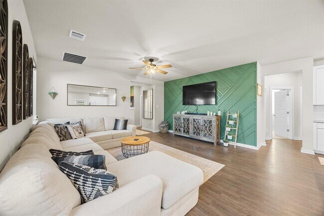 Building Photo - 2809 Stone Branch Dr