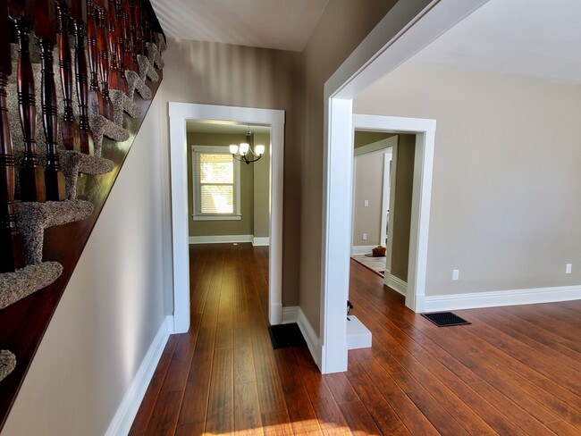 Building Photo - 2529 Charlotte St