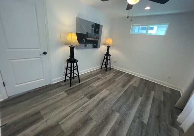 Building Photo - 4703 Park Dr