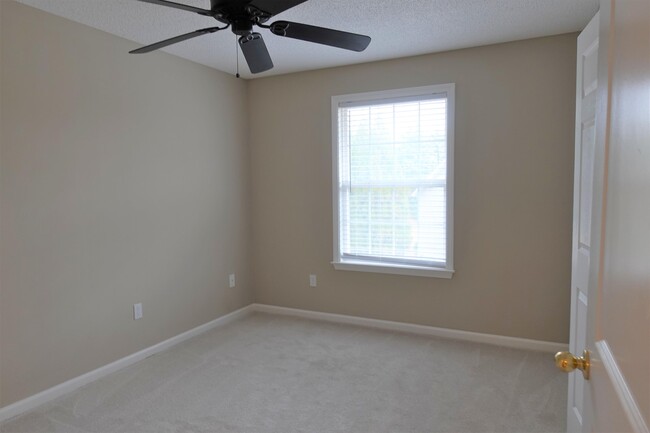 Building Photo - 205 Pelham Square Way
